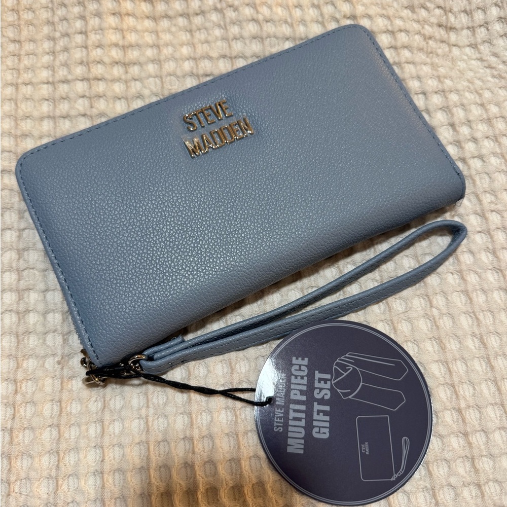 NWT Steve Madden Light Blue Zip Around Wristlet Wallet
